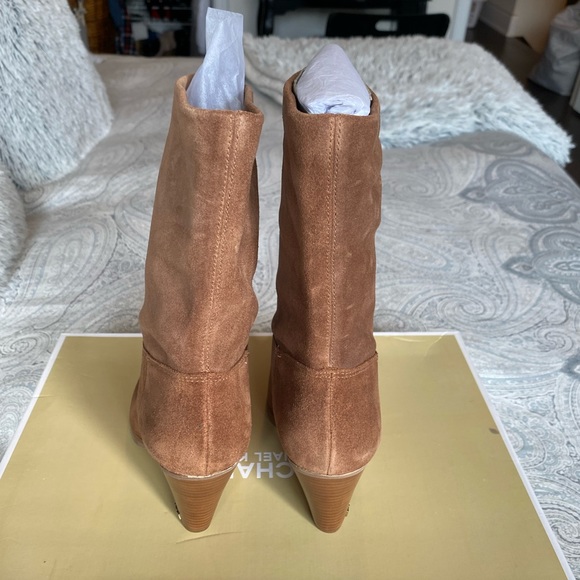 BRAND NEW IN BOX! Michael Kors Divia Suede Boots. - Picture 3 of 5